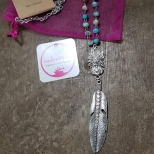 3/$15 NWT Nadine West
Feather glass bead necklace